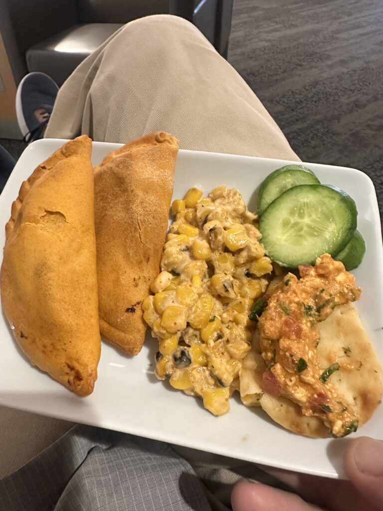Review: American Airlines A321neo Los Angeles (LAX) - Honolulu (HNL) Economy Hawaii Calling a plate of food on a person's lap