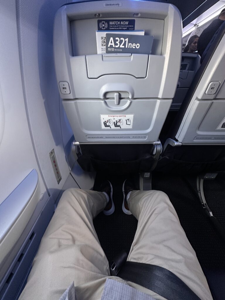 Review: American Airlines A321neo Los Angeles (LAX) - Honolulu (HNL) Economy Hawaii Calling a person's legs in a plane