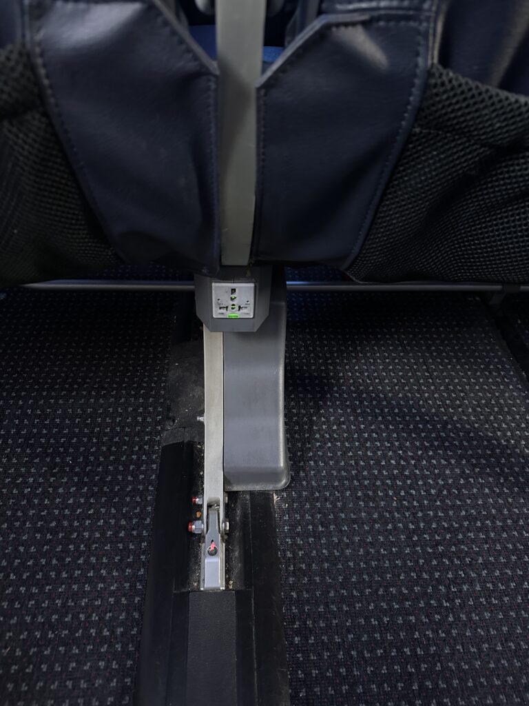 Review: American Airlines A321neo Los Angeles (LAX) - Honolulu (HNL) Economy Hawaii Calling a close up of a seat