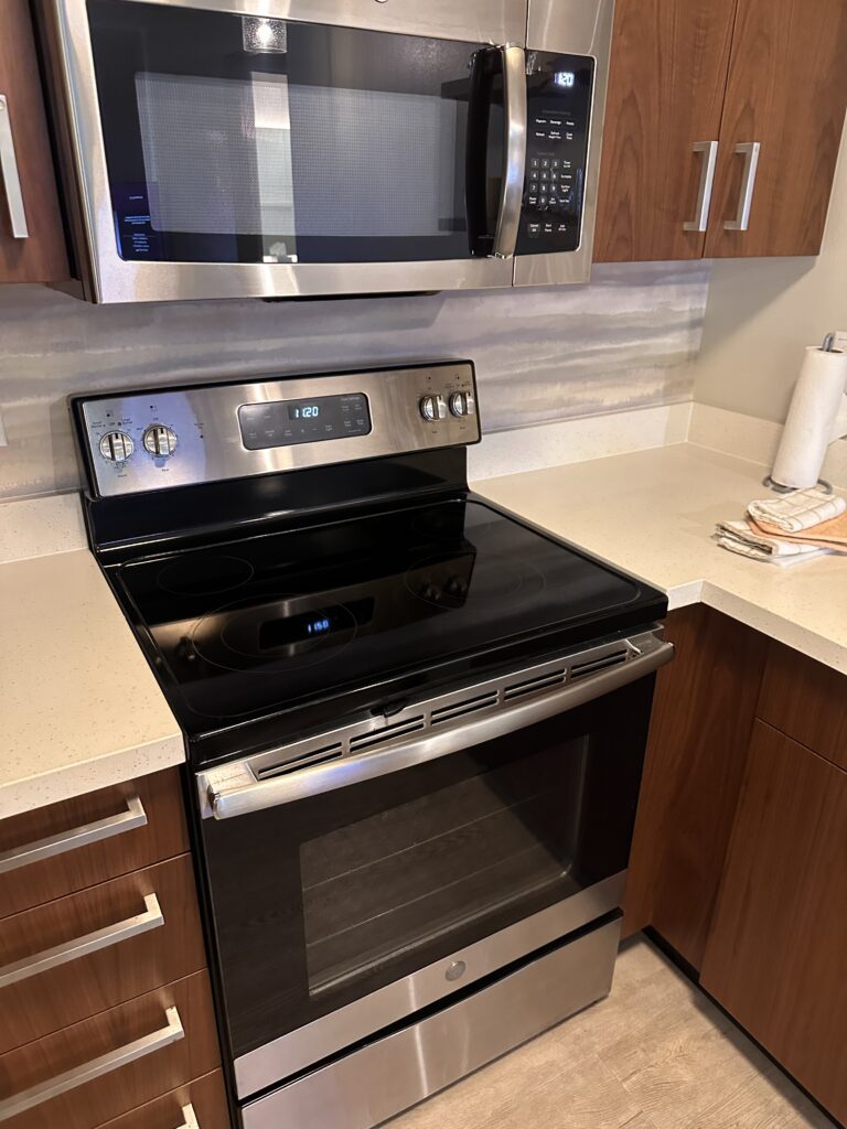 Residence Inn Oahu Kapolei: A Smart Option for Longer Stays on Oʻahu Hawaii Calling a kitchen with a microwave above the oven