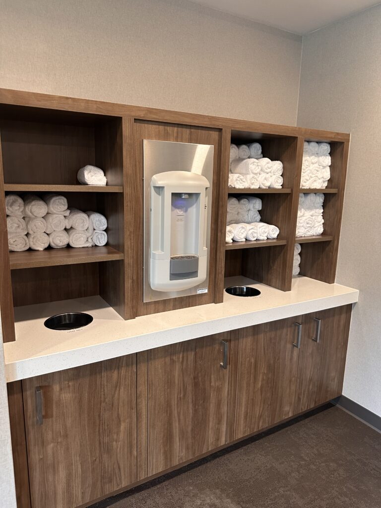 Residence Inn Oahu Kapolei: A Smart Option for Longer Stays on Oʻahu Hawaii Calling a towel dispenser and shelves in a room