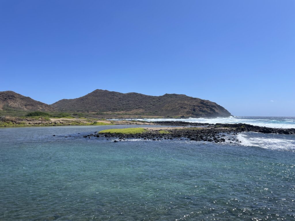 Best Time to Visit O‘ahu: Weather, Crowds & Culture Hawaii Calling a body of water with a rocky island in the background